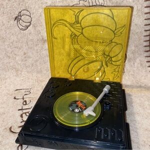 LOL Surprise L.O.L. MGA Electronic Record Player